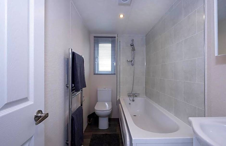 Luxury 6 Bed Lodge with Hot Tub