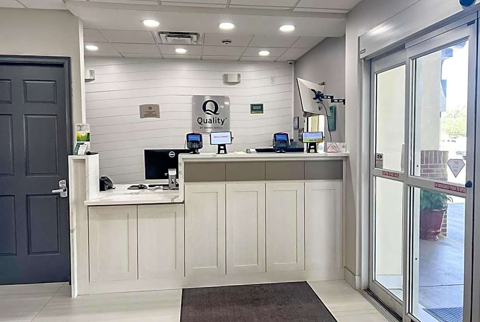 Quality Inn Airport - Cruise Port