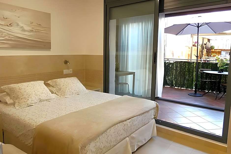 Zdjęcie 1 z 4 — Superior 1 Queen Bed