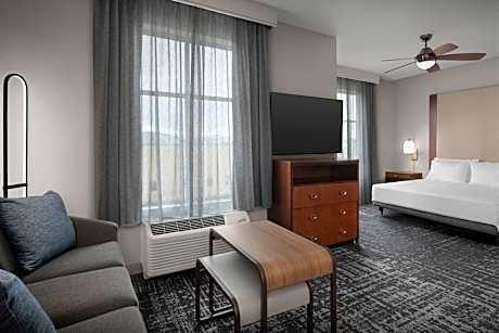 King Suite with Roll-In Shower and Kitchen - Hearing/Mobility Accessible