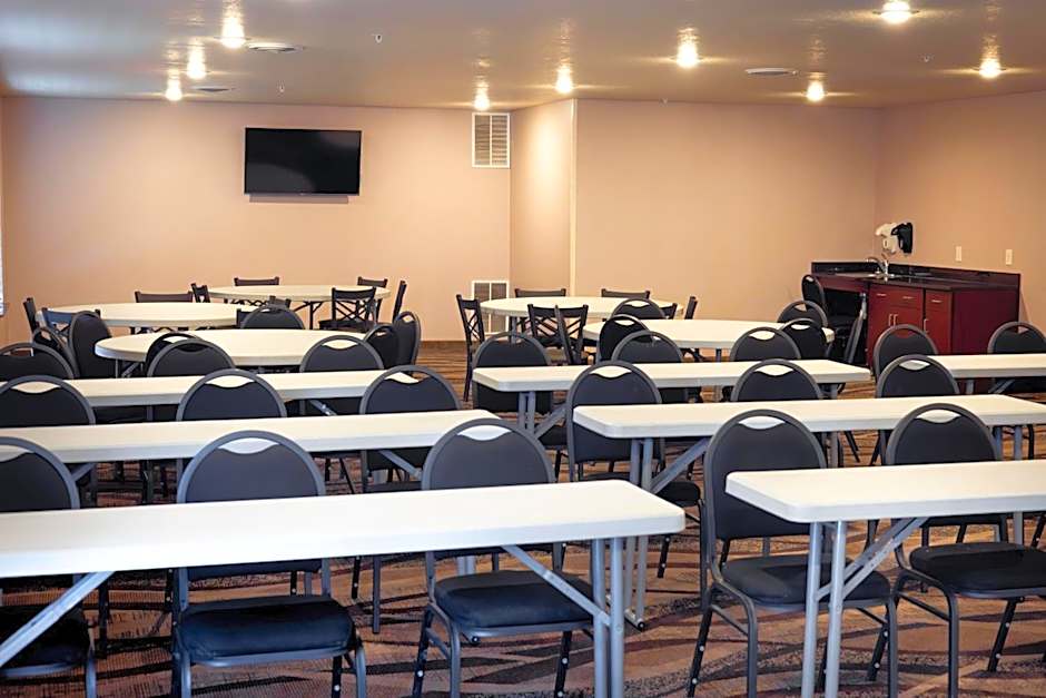 Cobblestone Inn & Suites - Big Lake