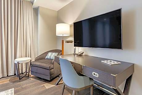 King Suite with City View - Non-smoking