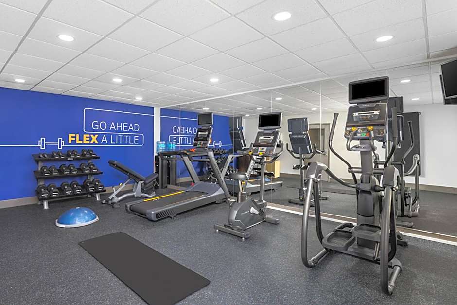 Holiday Inn Express & Suites Sacramento NE Cal Expo By IHG