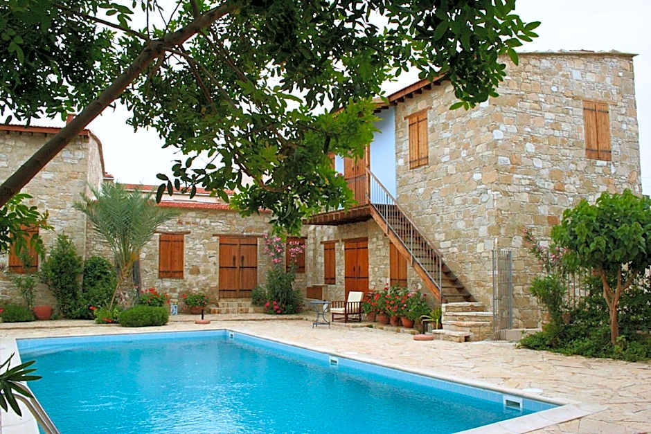 Porfyrios Country House