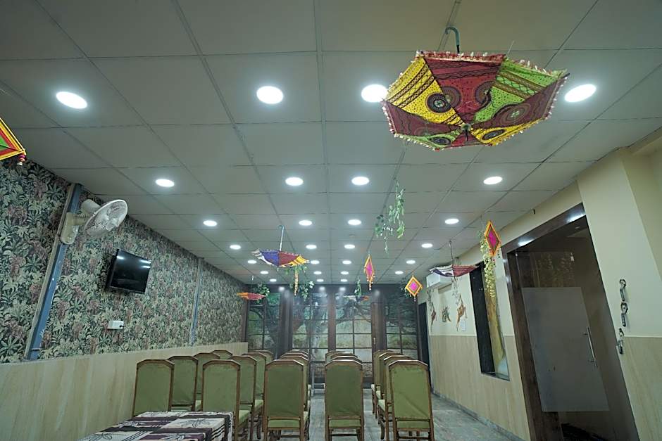 Hotel Adhiraj Inn