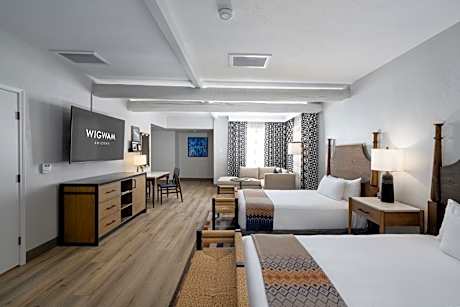 Garden 2 Queens Accessible Tub