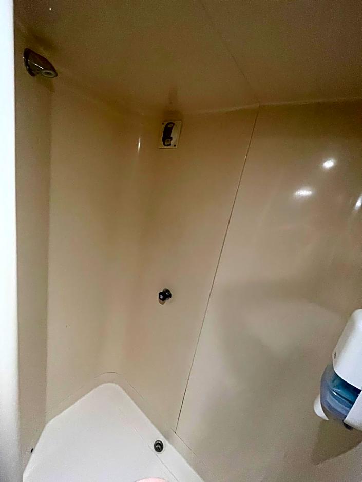 Unisotel Bollène A7 Ex-Hotel F1