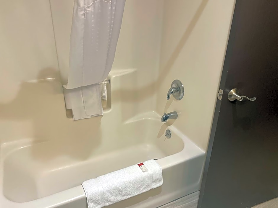 Days Inn & Suites by Wyndham La Crosse-Onalaska