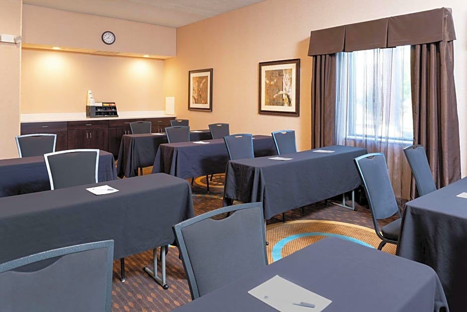 Hampton Inn By Hilton And Suites Cleveland-Airport/Middleburg Heights