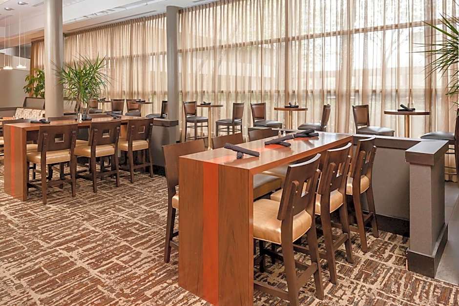 DoubleTree By Hilton Kansas City Overland Park