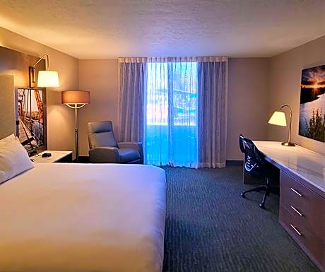 King Room with Bath Tub - Disability Access