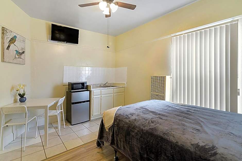 Pads on Pasadena Ave