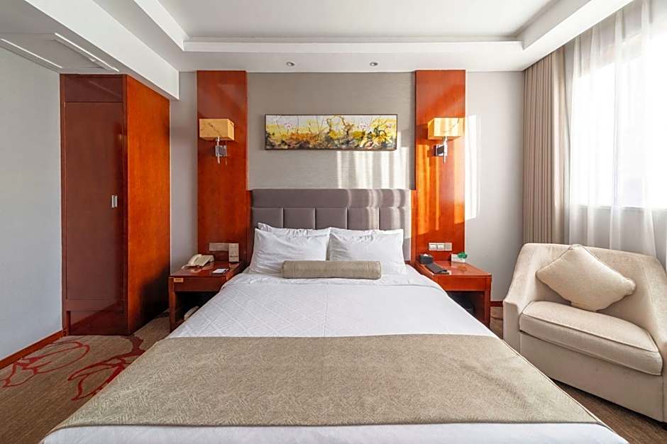 Yichang Guobin Bandao Hotel