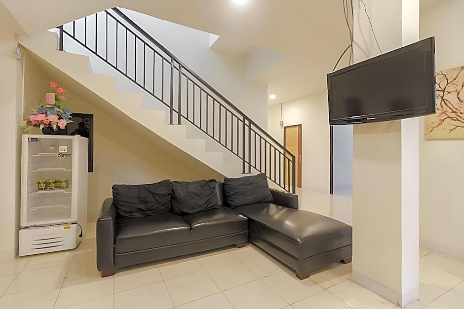 RedDoorz near AP Pettarani 3