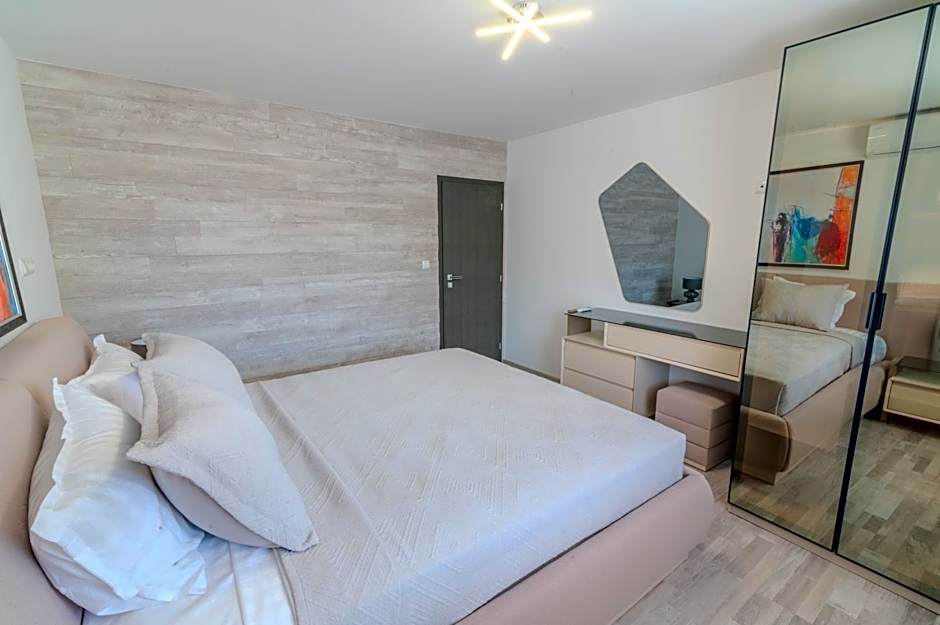 Sea Twins Luxury Aparthotel - 150 m from the beach