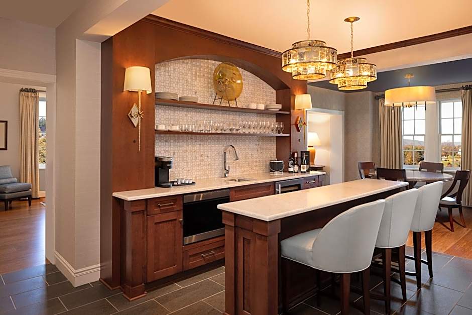 Hotel Roanoke - Conference Center Curio Collection by Hilton