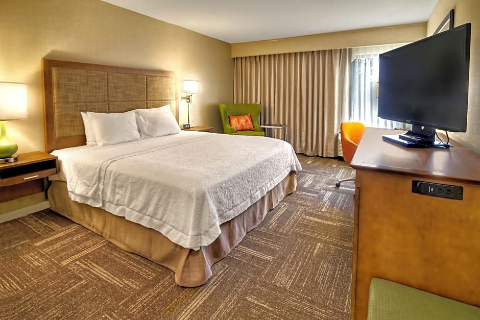 Hampton Inn By Hilton And Suites Asheville Airport