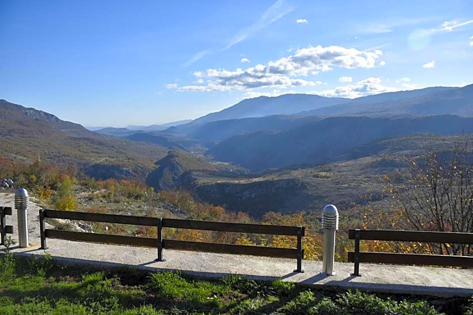 OSTROG Aparthotel KOLIBA-VLASTNIŠTVO MANASTIRA OSTROG