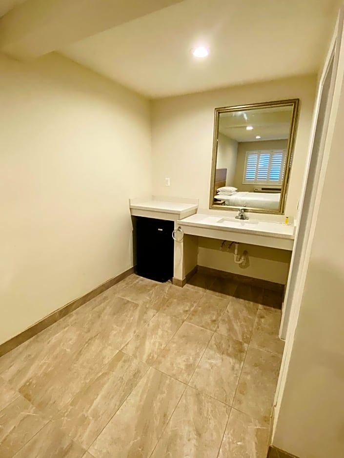 Super 8 by Wyndham Bakersfield CA