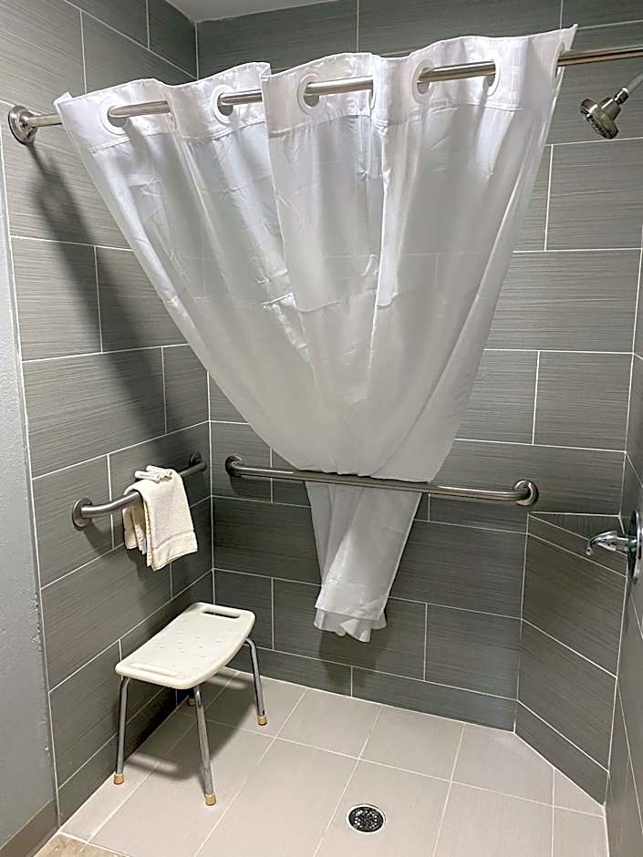 AmericInn by Wyndham Williamsburg