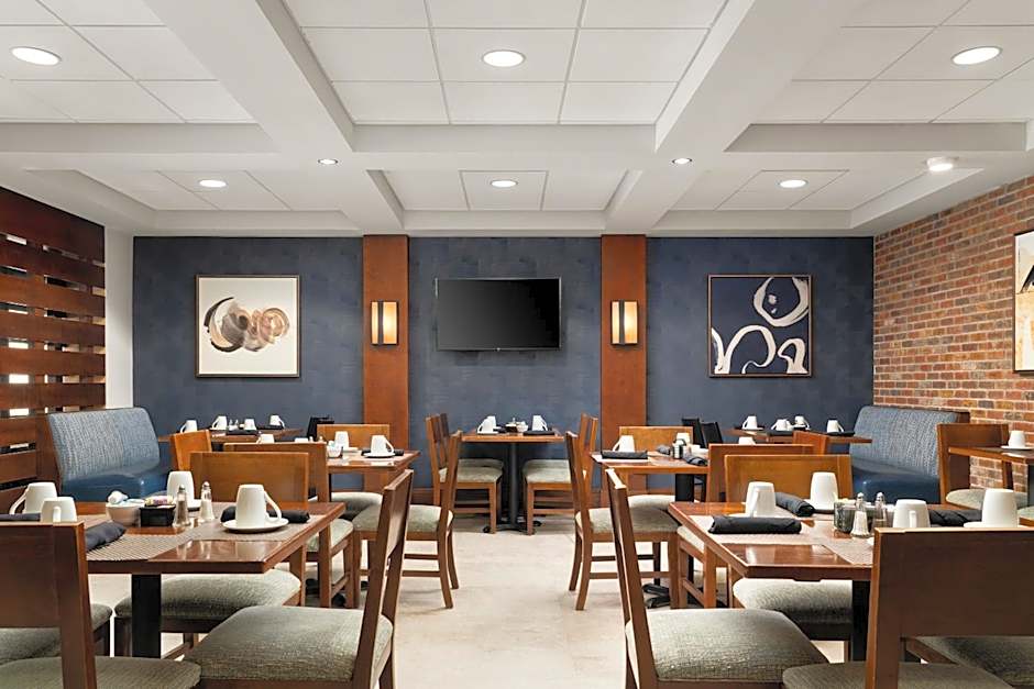DoubleTree By Hilton Hotel Bradley International Airport