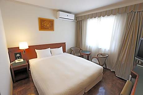 Large Queen Room - Smoking