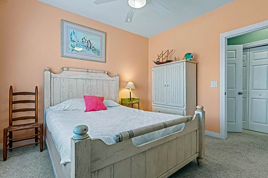 Hamilton Cay at Bermuda Bay by Kees Vacations