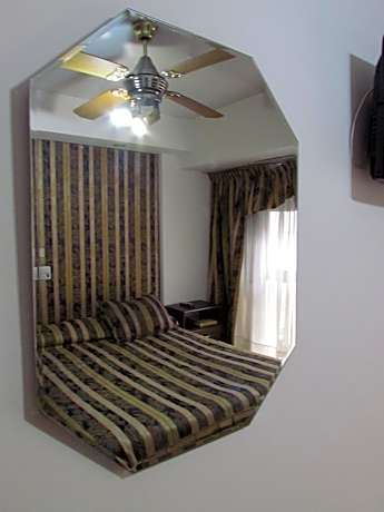 Quintuple Room (5 Adults)