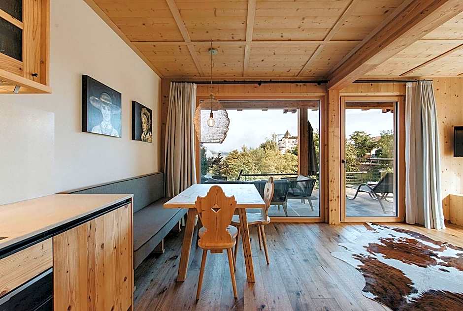 Presulis Hideaway Apartments & Restaurant