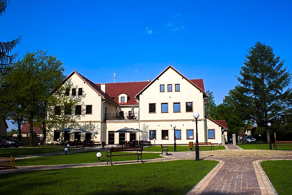 Hotel Modrzewiowy Dwór