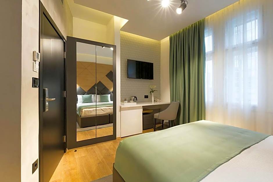 Capital Hotel Garni