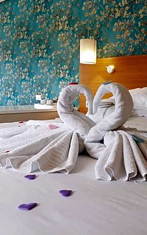 Twin Room with Romantic Package