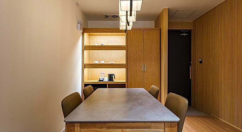 Daegu Suseong Brown Dot