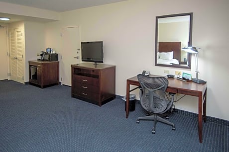 1 King Mobility/Hearing  Accessible Ri Shwr