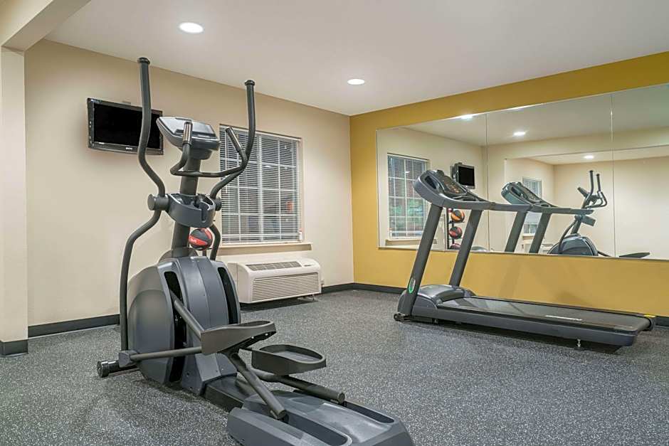 Days Inn & Suites by Wyndham Rochester South