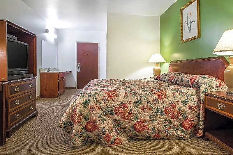 Passport Inn Paradise PA