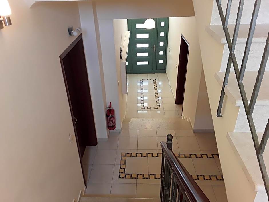 Dais Apartments