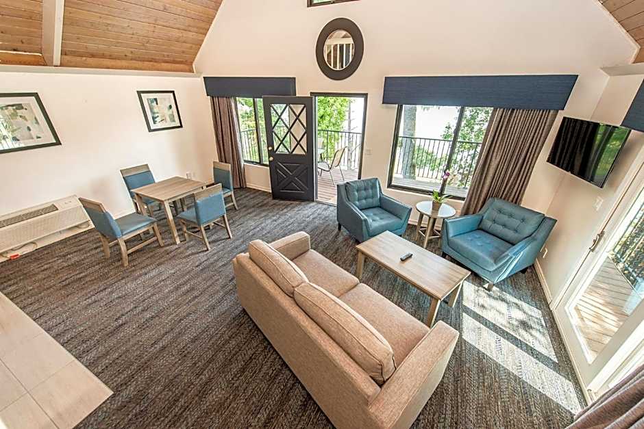 Oyster Bay Inn & Suites