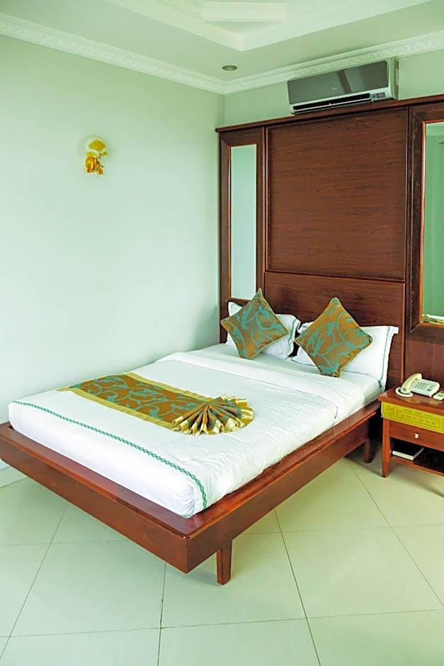 Greenlight Hotel