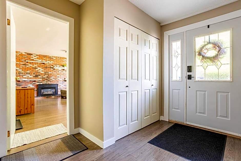 Quiet Area Near Downtown Walkable To Cafes