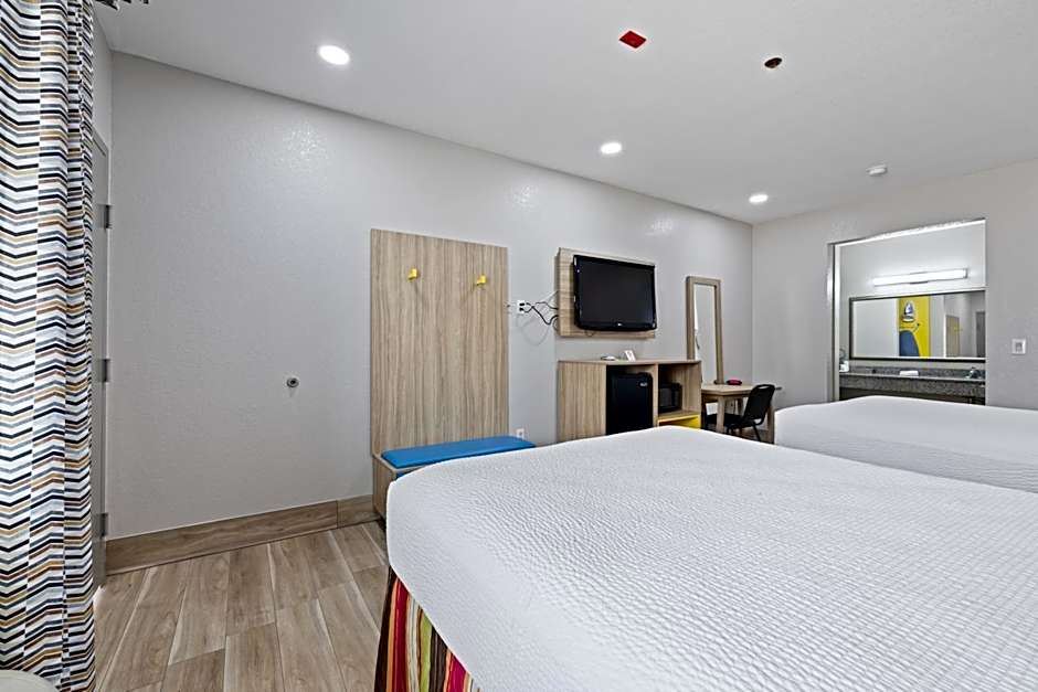 Days Inn by Wyndham Kenedy