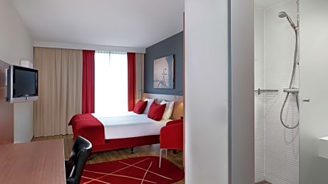 Superior Queen Room with Parking and Airport Transfer
