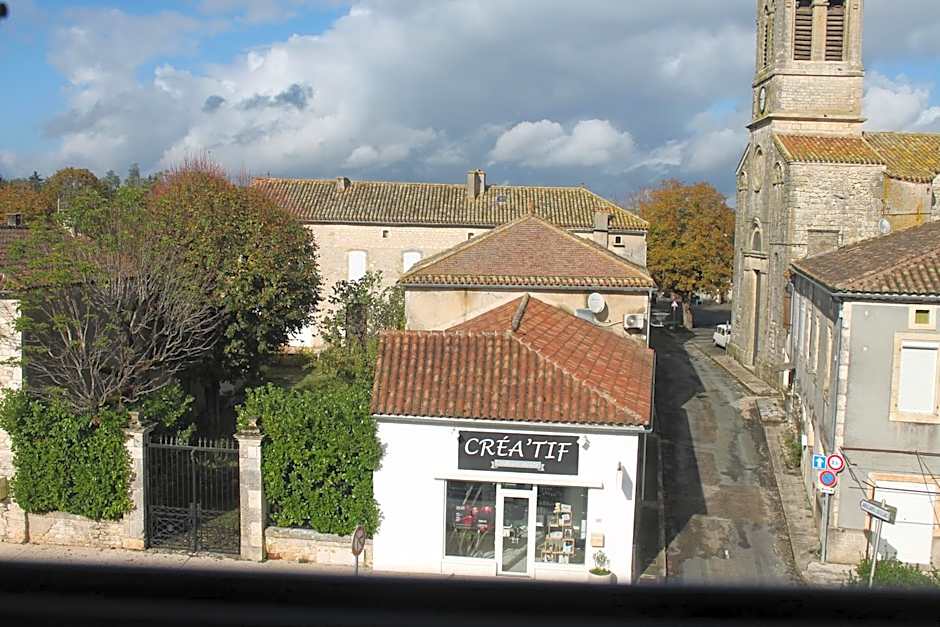 Logis Hotels- Auberge de la Tour - Hôtel et restaurant