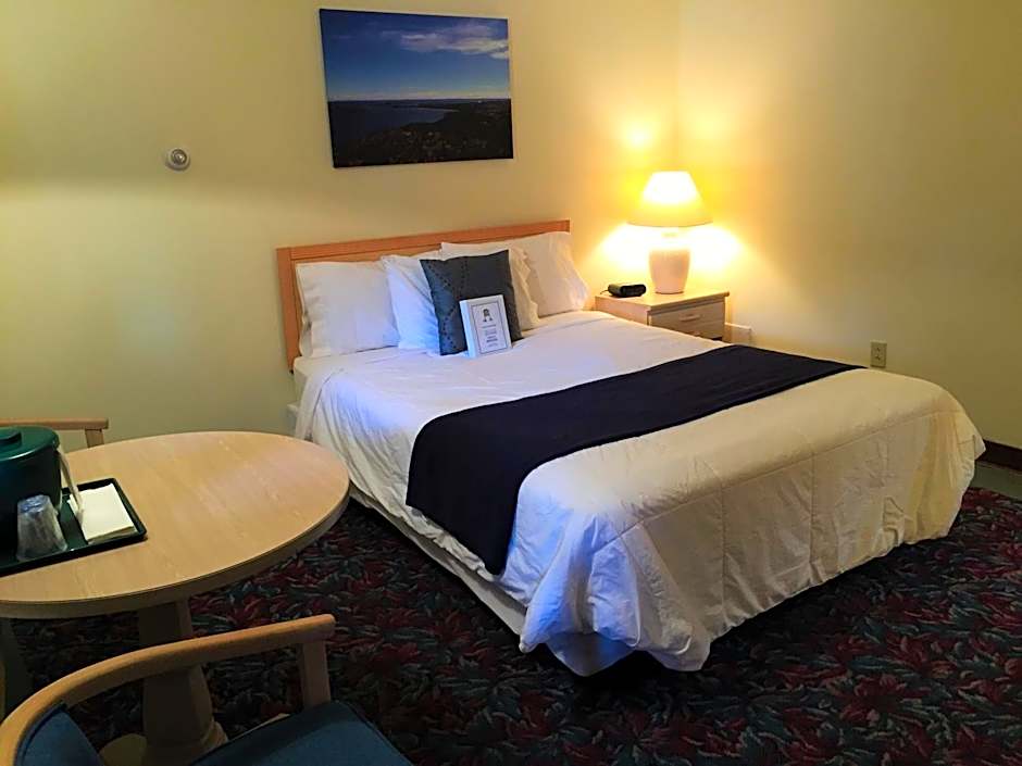 Photo 1 of 4 of 1 Queen Bed