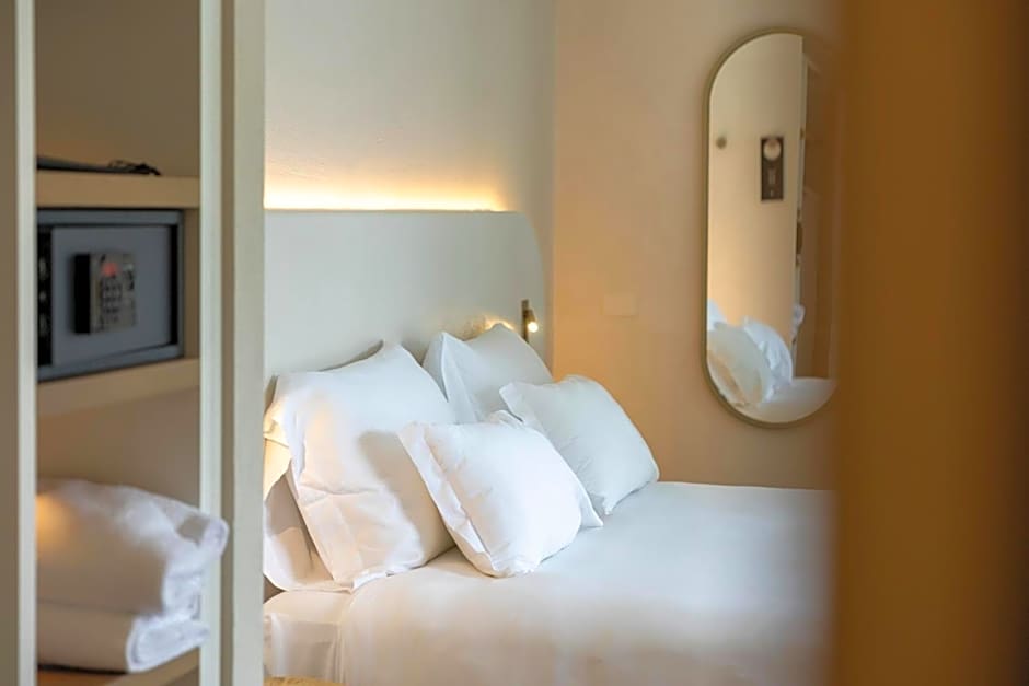 Hi Hotels Sirmione - Lakeview Pool