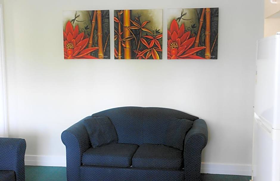 Hampton Court Apartments