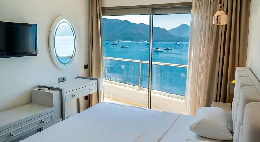 Aurasia Beach Hotel