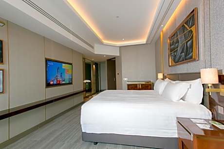 Junior Suite with City View