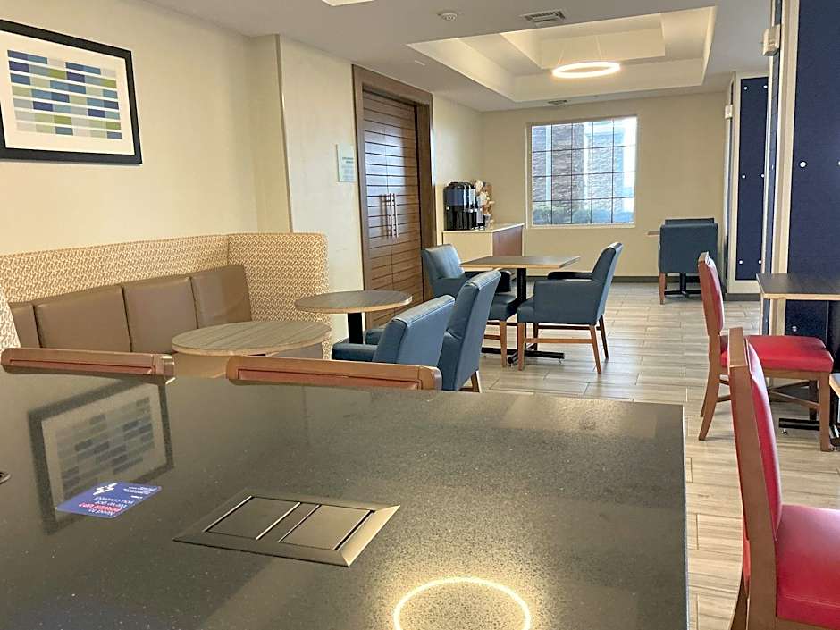 Holiday Inn Express Hotel and Suites Ada By IHG