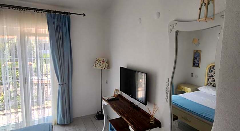 Tarcin Alacati Otel